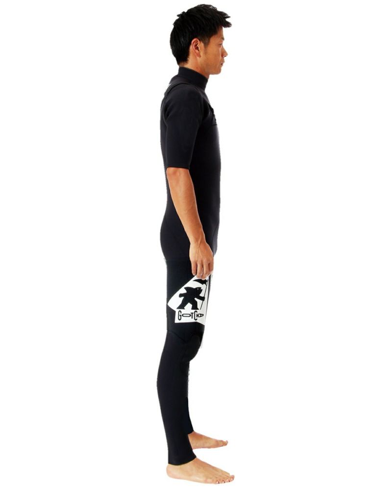 K.グリーン：180cm/67kg(Lサイズ着用)