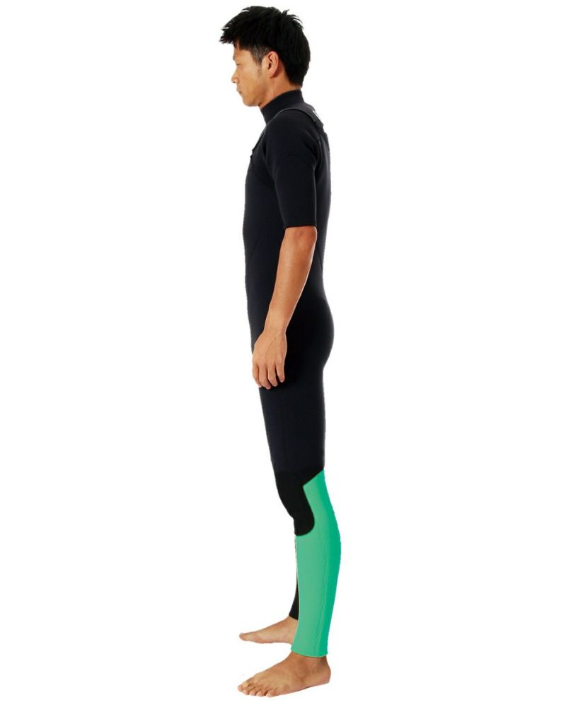 K.グリーン：180cm/67kg(Lサイズ着用)