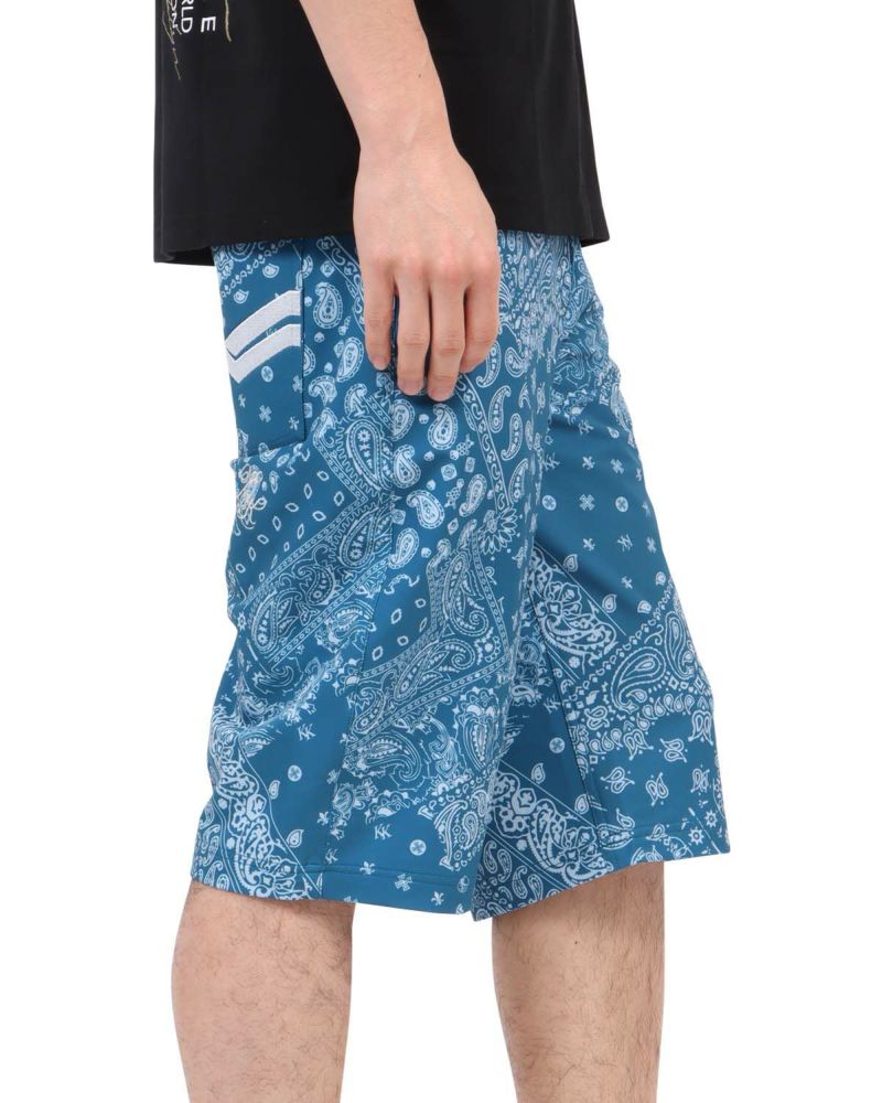 エメラルドグリーン：180cm67kg(32inc着用)