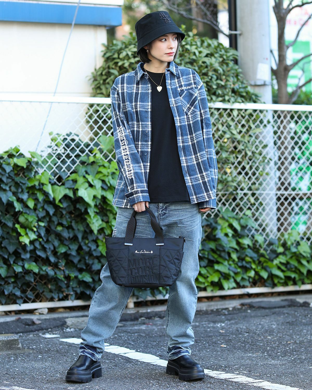 ブルー:173cm(Lサイズ着用)