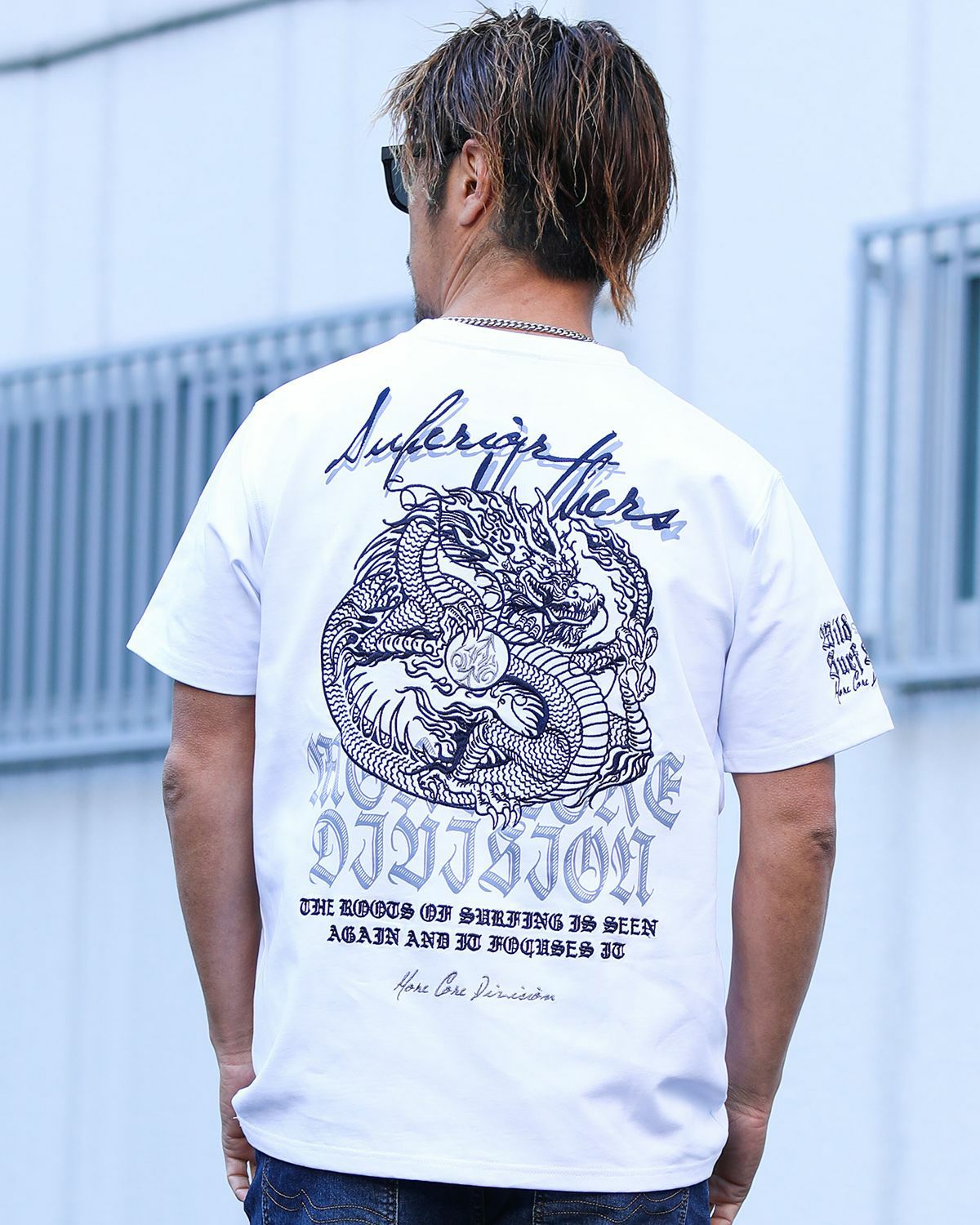 ホワイト：173cm/72kg(Lサイズ着用)