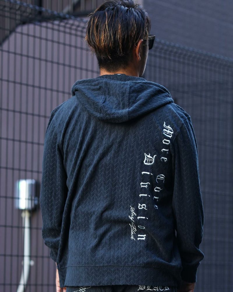 インディゴ:173cm/72kg(Lサイズ着用)