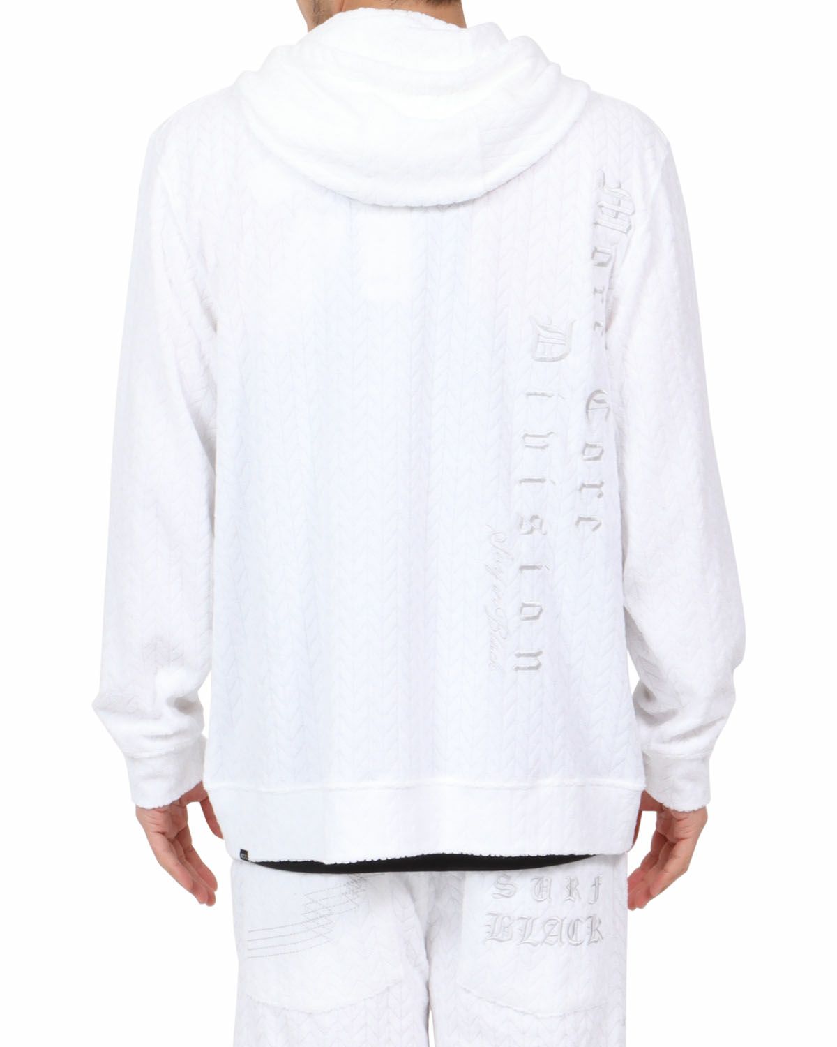 ホワイト：180cm67kg(Lサイズ着用)