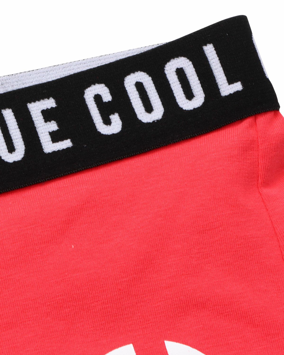 サーモンピンク