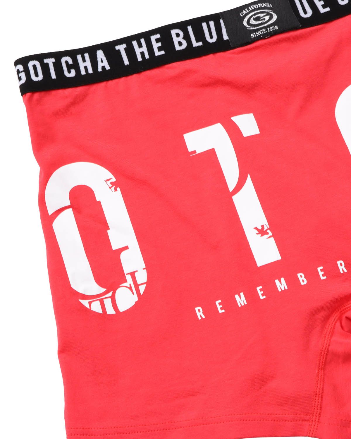 サーモンピンク