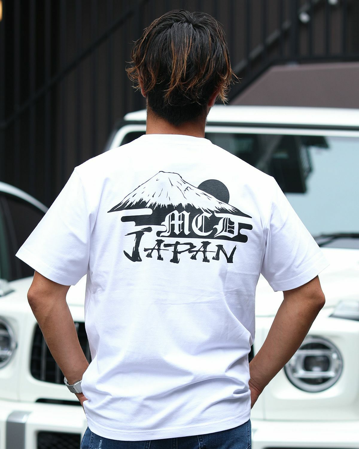 ホワイト:172cm/72kg(Lサイズ着用)