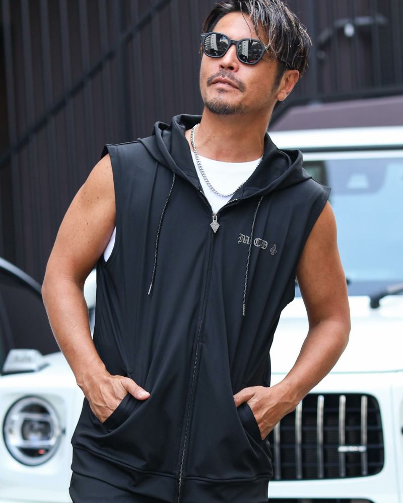 ブラック:172cm/72kg(Lサイズ着用)