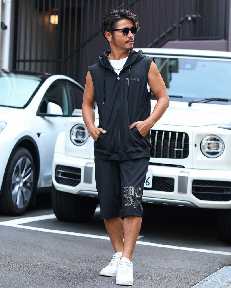 ブラック:172cm/72kg(Lサイズ着用)