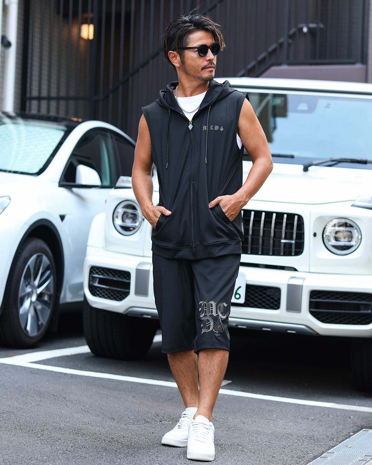 ブラック:172cm/72kg(Lサイズ着用)