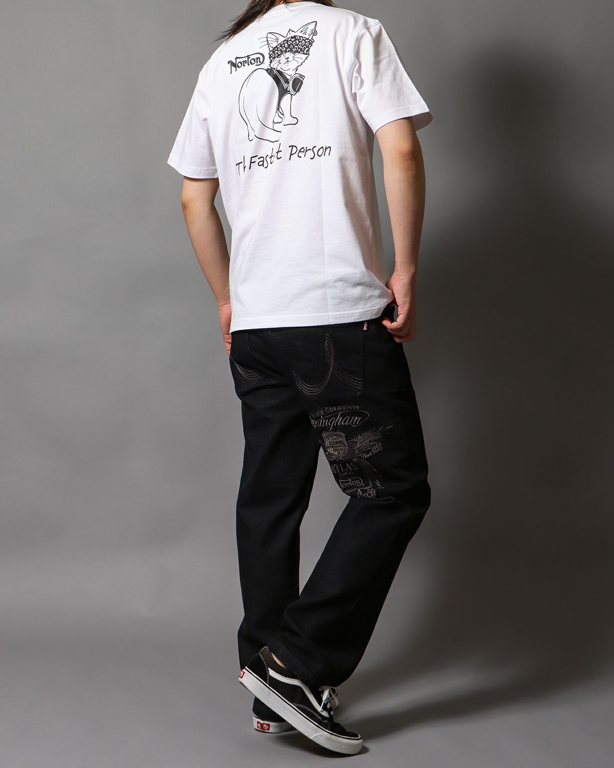 ホワイト：178cm/75kg(Lサイズ着用)