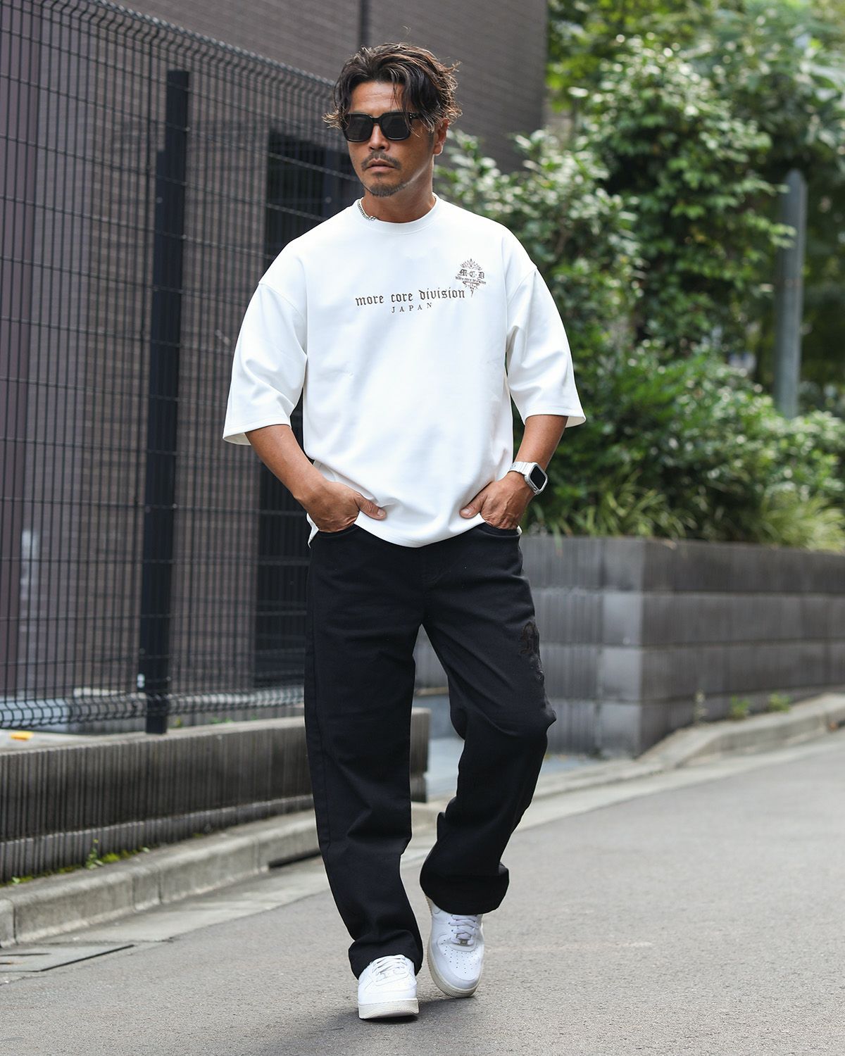 ホワイト:172cm/72kg(Lサイズ着用)