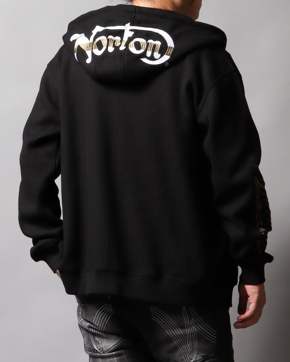 ブラック：178cm/75kg(Lサイズ着用)