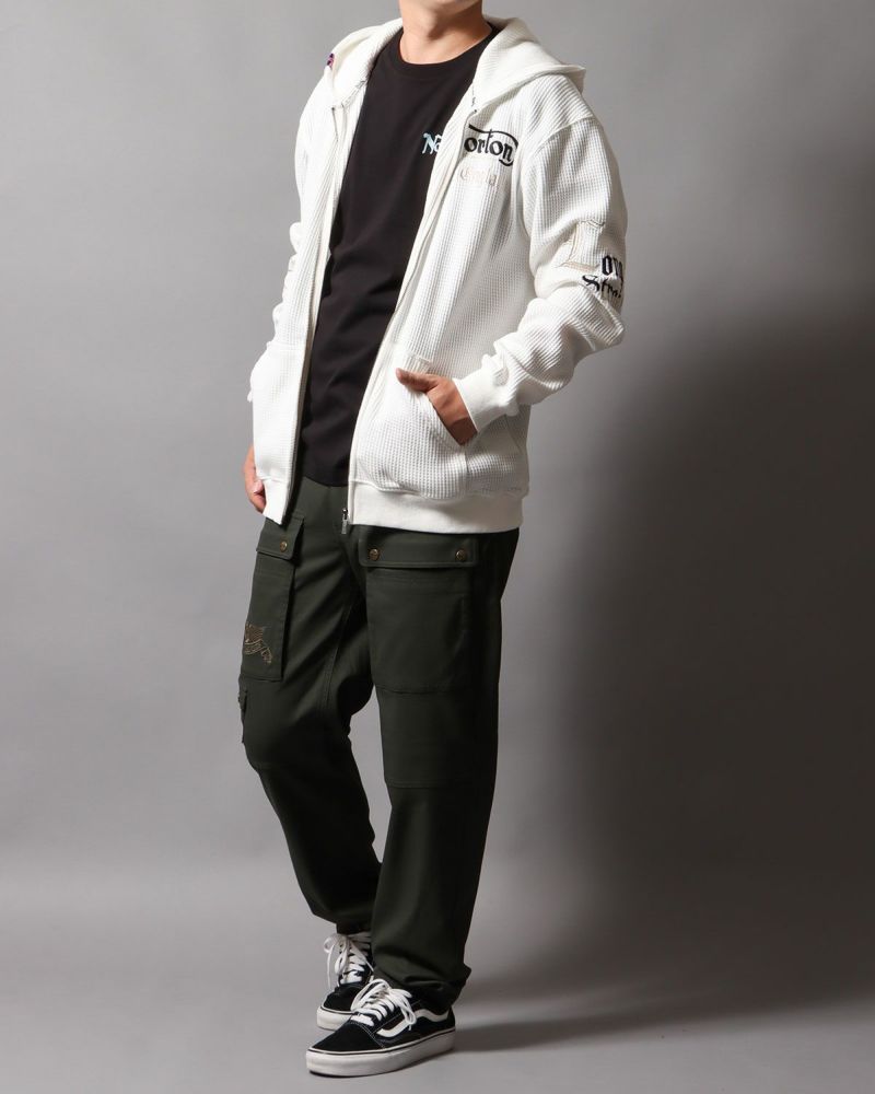 ホワイト：178cm/75kg(Lサイズ着用)