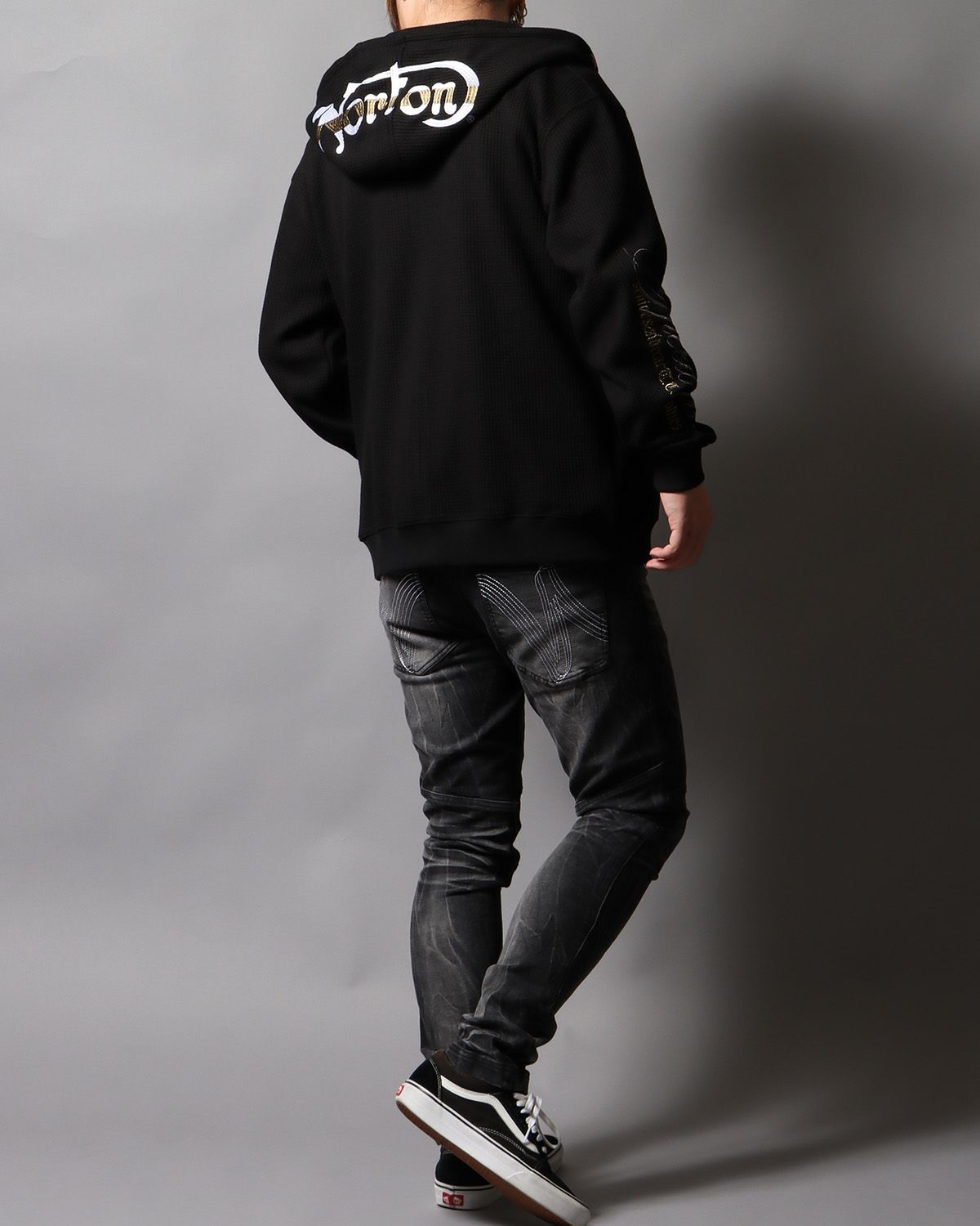 ブラック：178cm/75kg(Lサイズ着用)