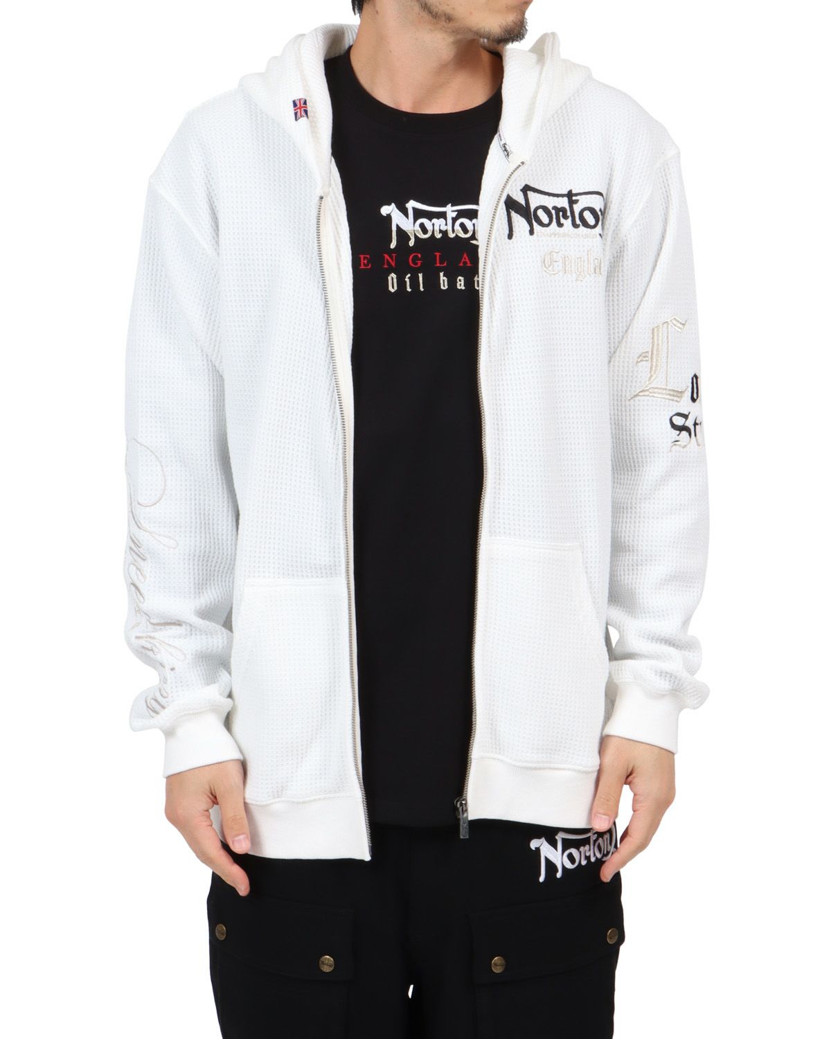 ホワイト：180cm67kg(Lサイズ着用)