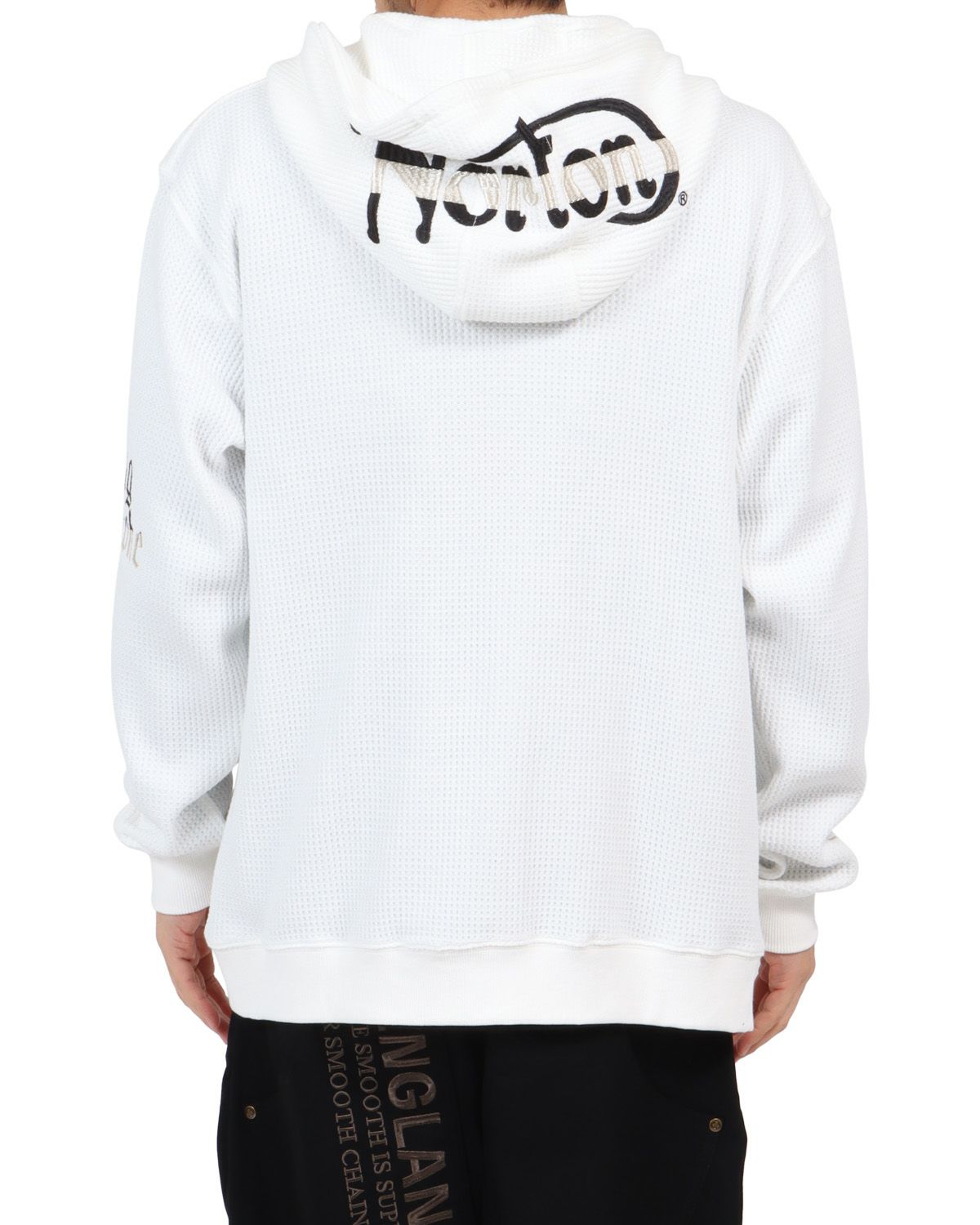 ホワイト：180cm67kg(Lサイズ着用)