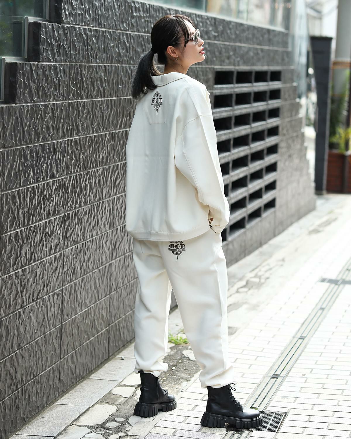 オフホワイト:173cm(Lサイズ着用)