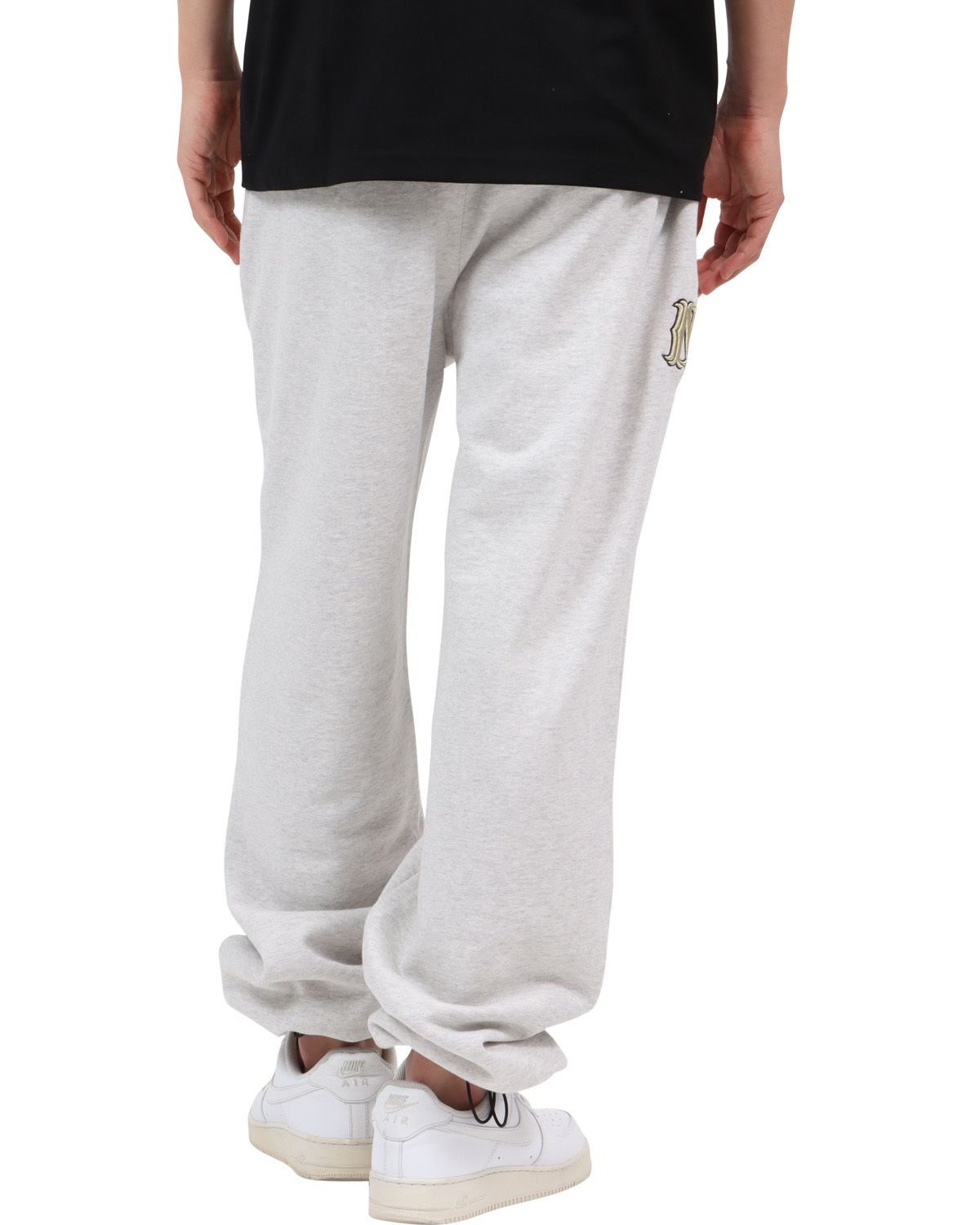 ゴールド：180cm67kg(Lサイズ着用)