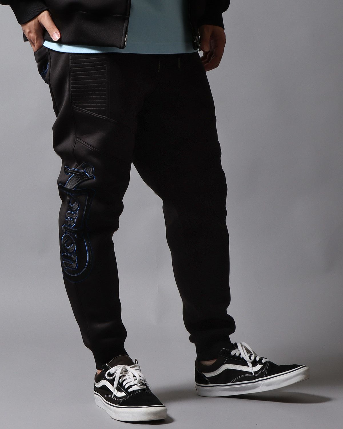 ブラック：178cm/75kg(Lサイズ着用)