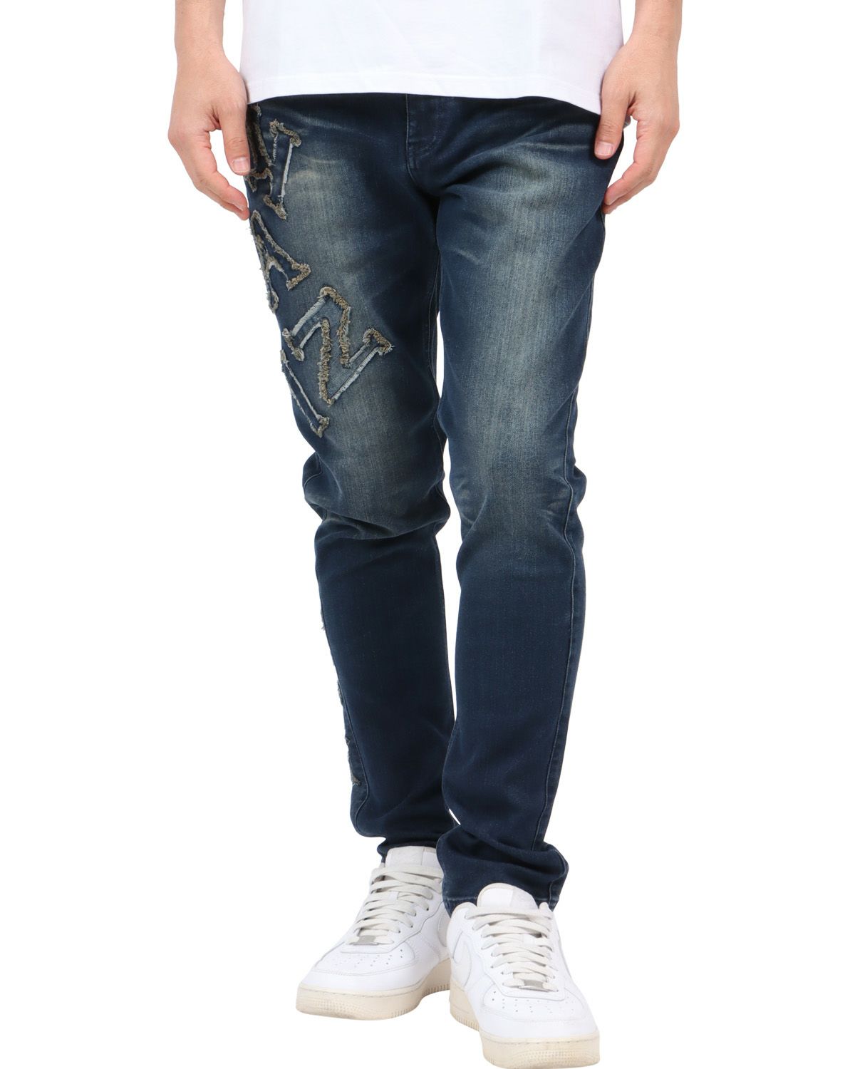 インディゴ：180cm67kg(32inc着用)