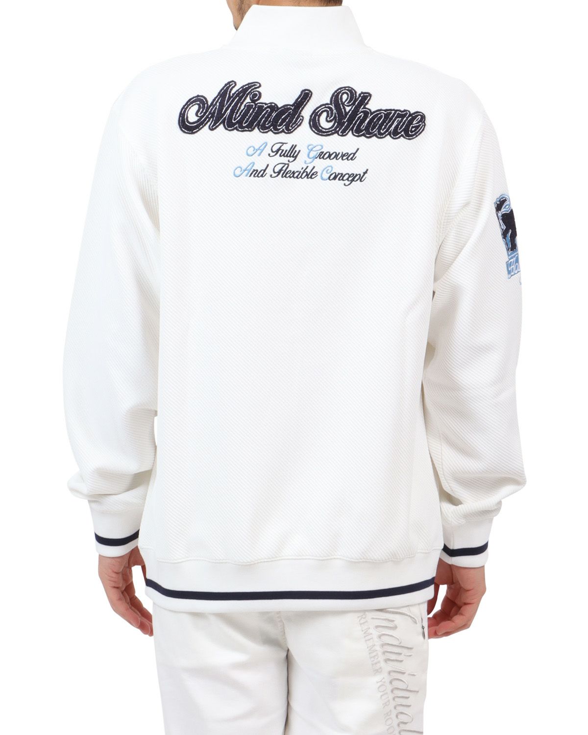 ホワイト：180cm67kg(Lサイズ着用)