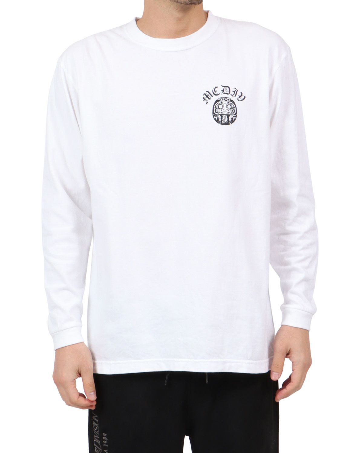 ホワイト：180cm67kg(Lサイズ着用)