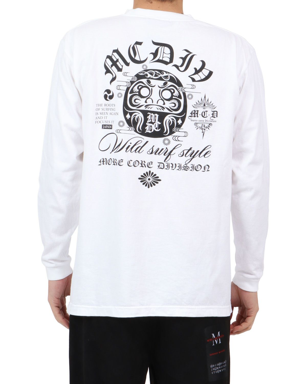 ホワイト：180cm67kg(Lサイズ着用)