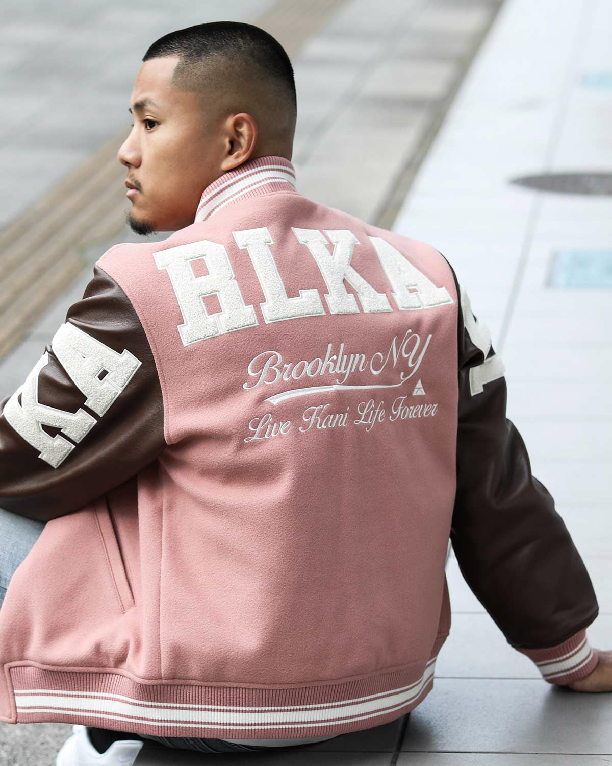 Karl Kani] ロゴ サガラ スタジャン | PEET ONLINE STORE