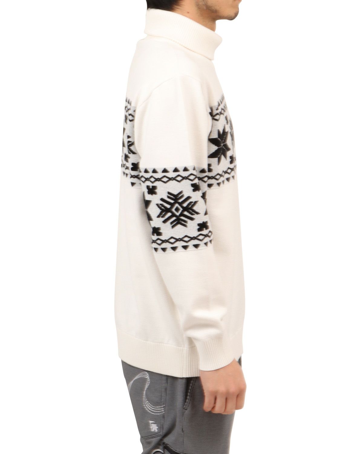 ホワイト：180cm67kg(Lサイズ着用)