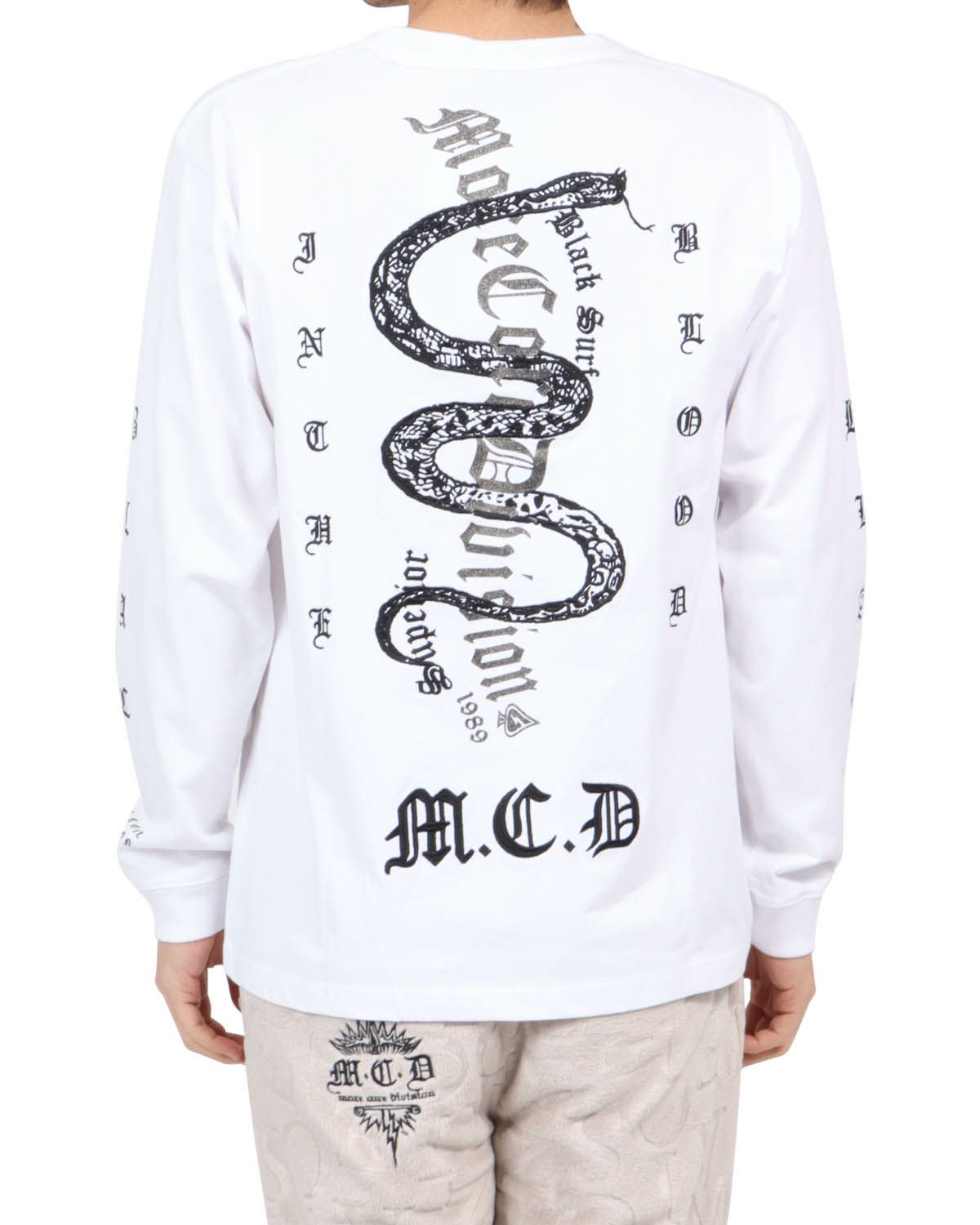 ホワイト：180cm67kg(Lサイズ着用)