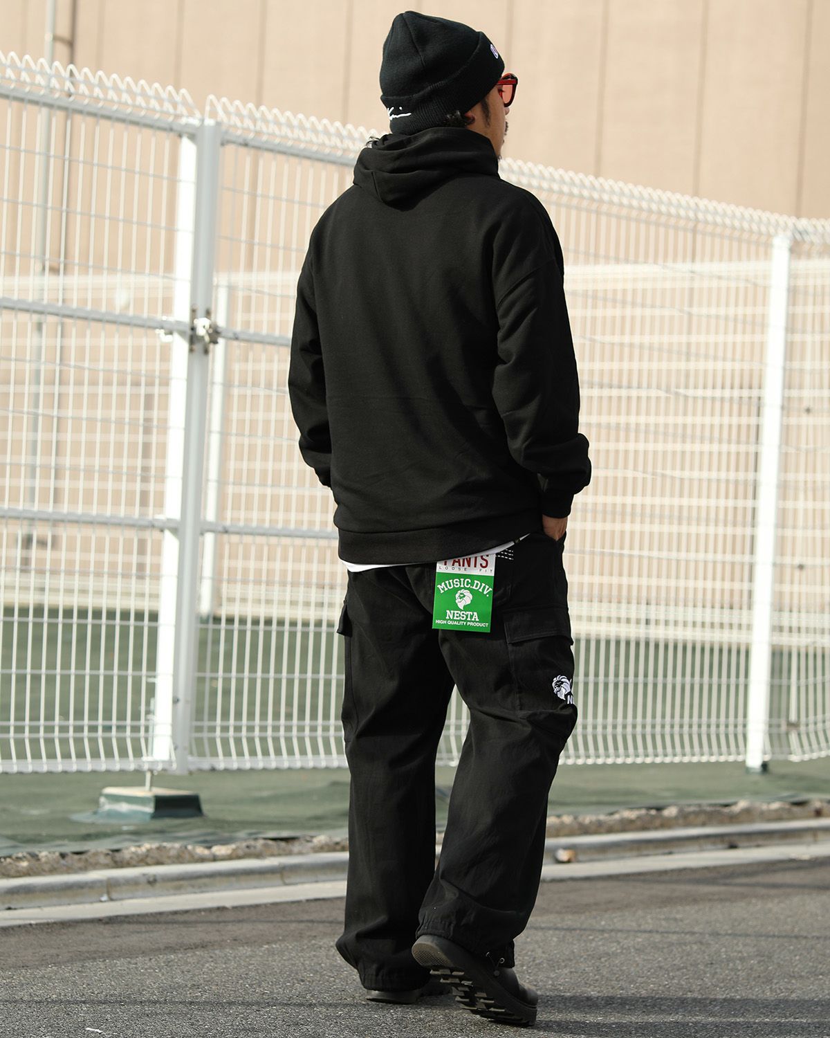 ブラック：171ｃｍ/75kg(Lサイズ着用)