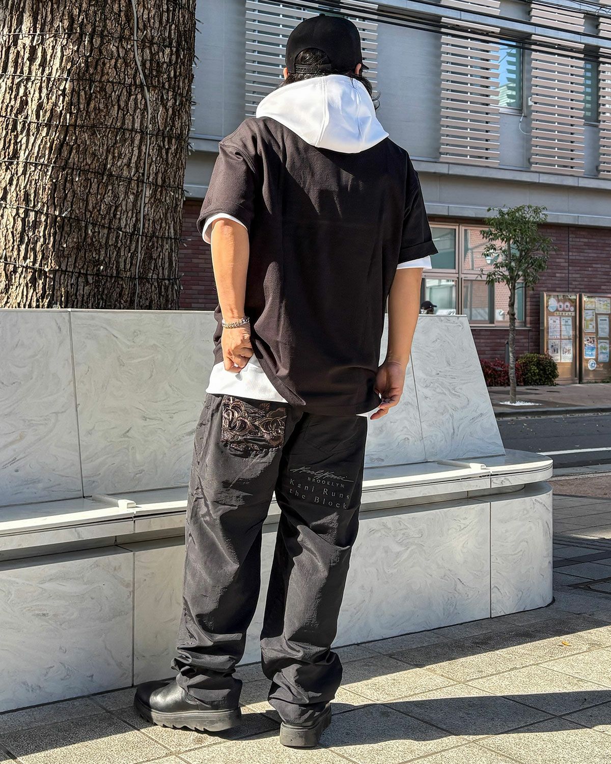 ブラック