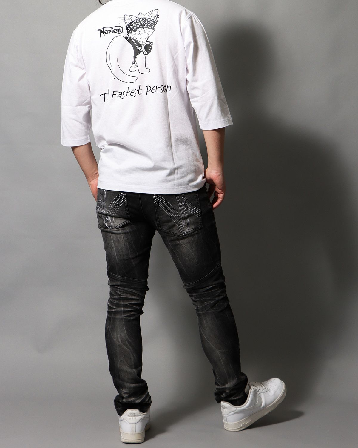 ホワイト：178cm/75kg(Lサイズ着用)