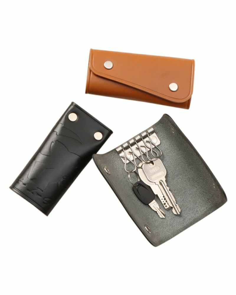 GOTCHA] 本革 エンボス ロゴ キーケース | PEET ONLINE STORE