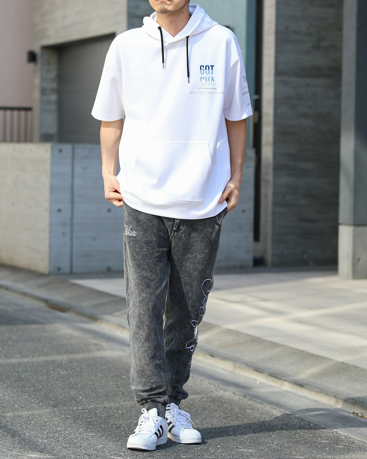 ホワイト：180cm67kg(Lサイズ着用)