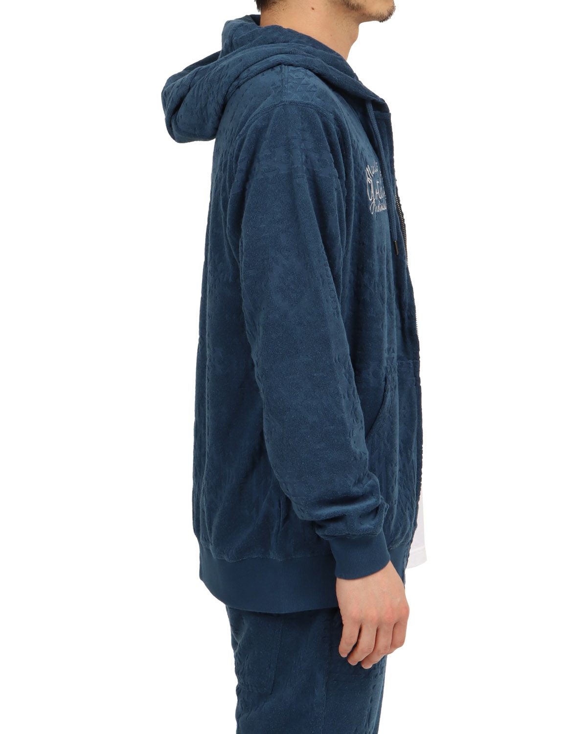 ライトブルー：180cm67kg(Lサイズ着用)