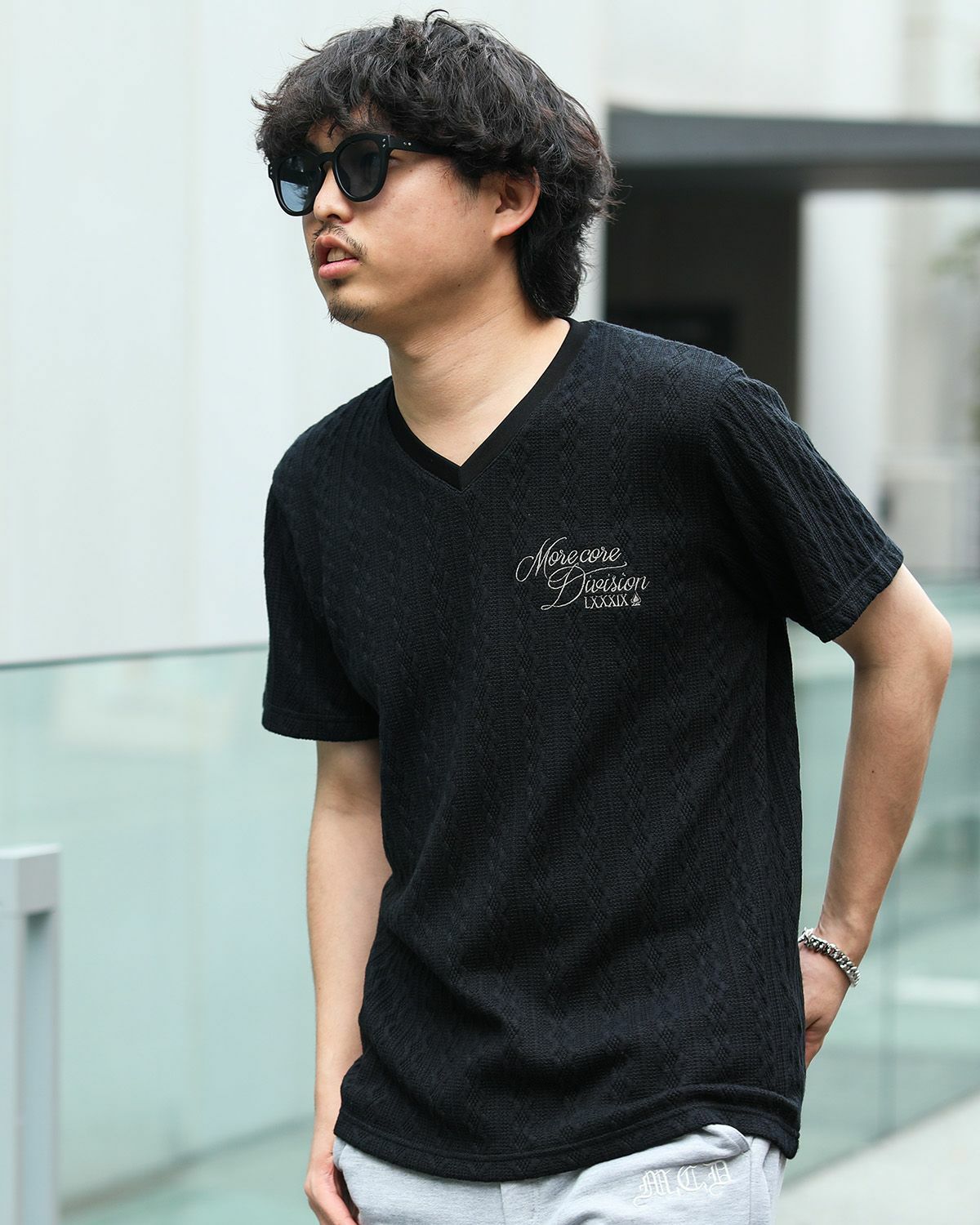 ブラック:173cm/63kg(Lサイズ着用)