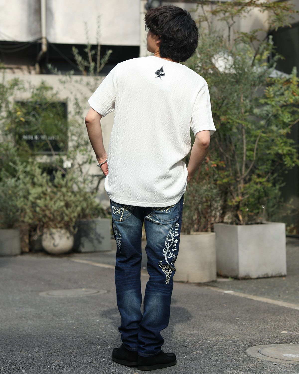 ホワイト:173cm/63kg(XLサイズ着用)