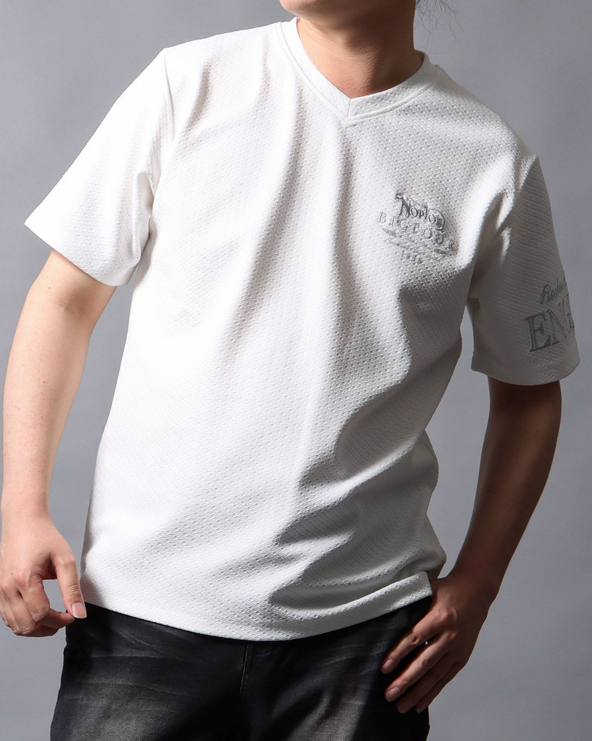 ホワイト：178cm/75kg(Lサイズ着用)