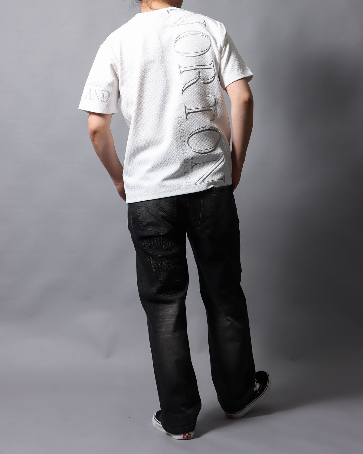 ホワイト：178cm/75kg(Lサイズ着用)