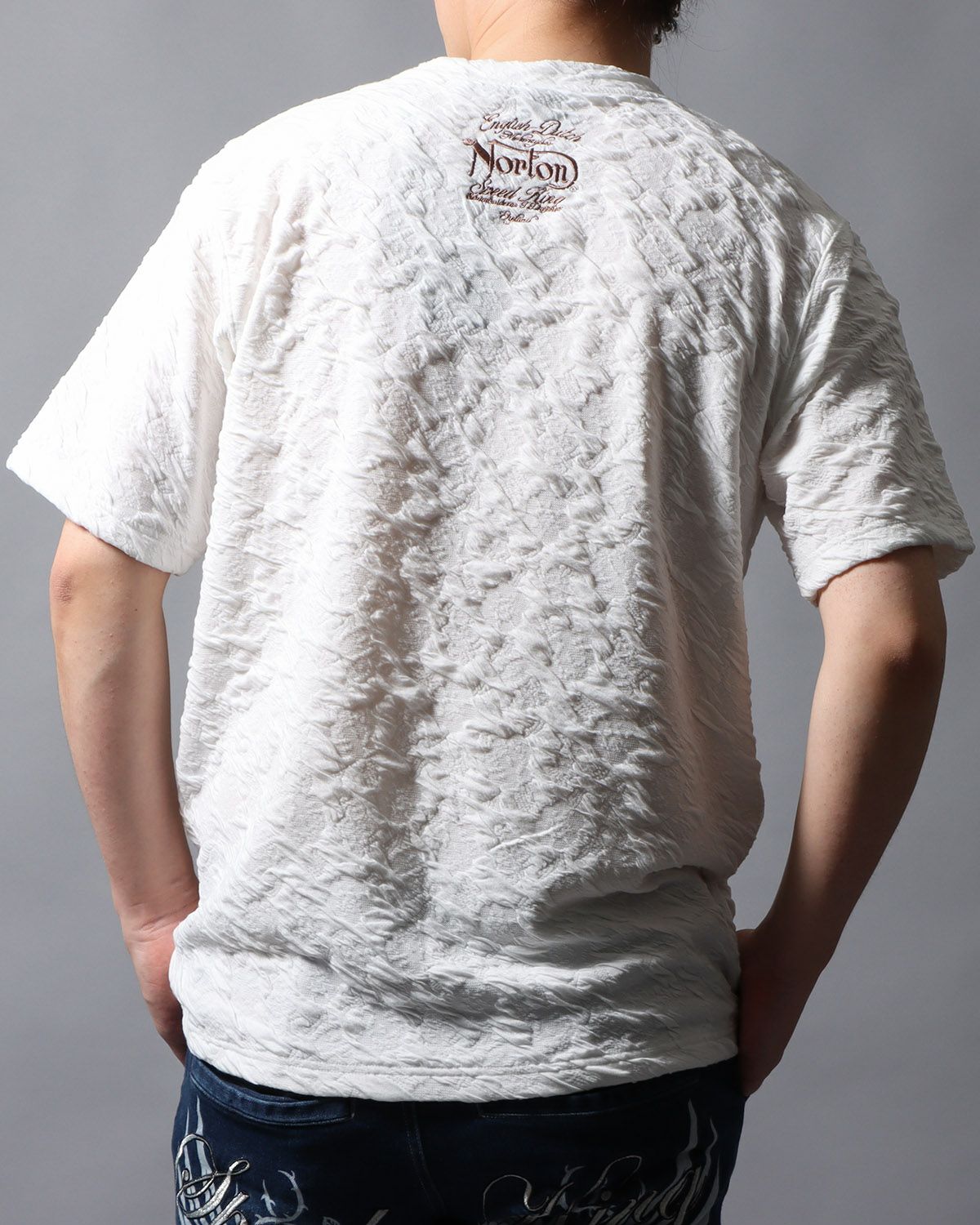 オフホワイト：178cm/75kg(Lサイズ着用)