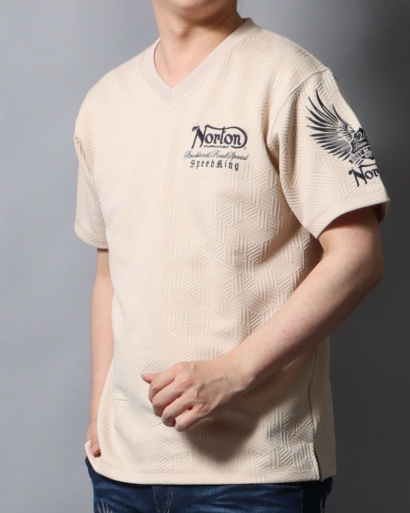 ベージュ：178cm/75kg(Lサイズ着用)