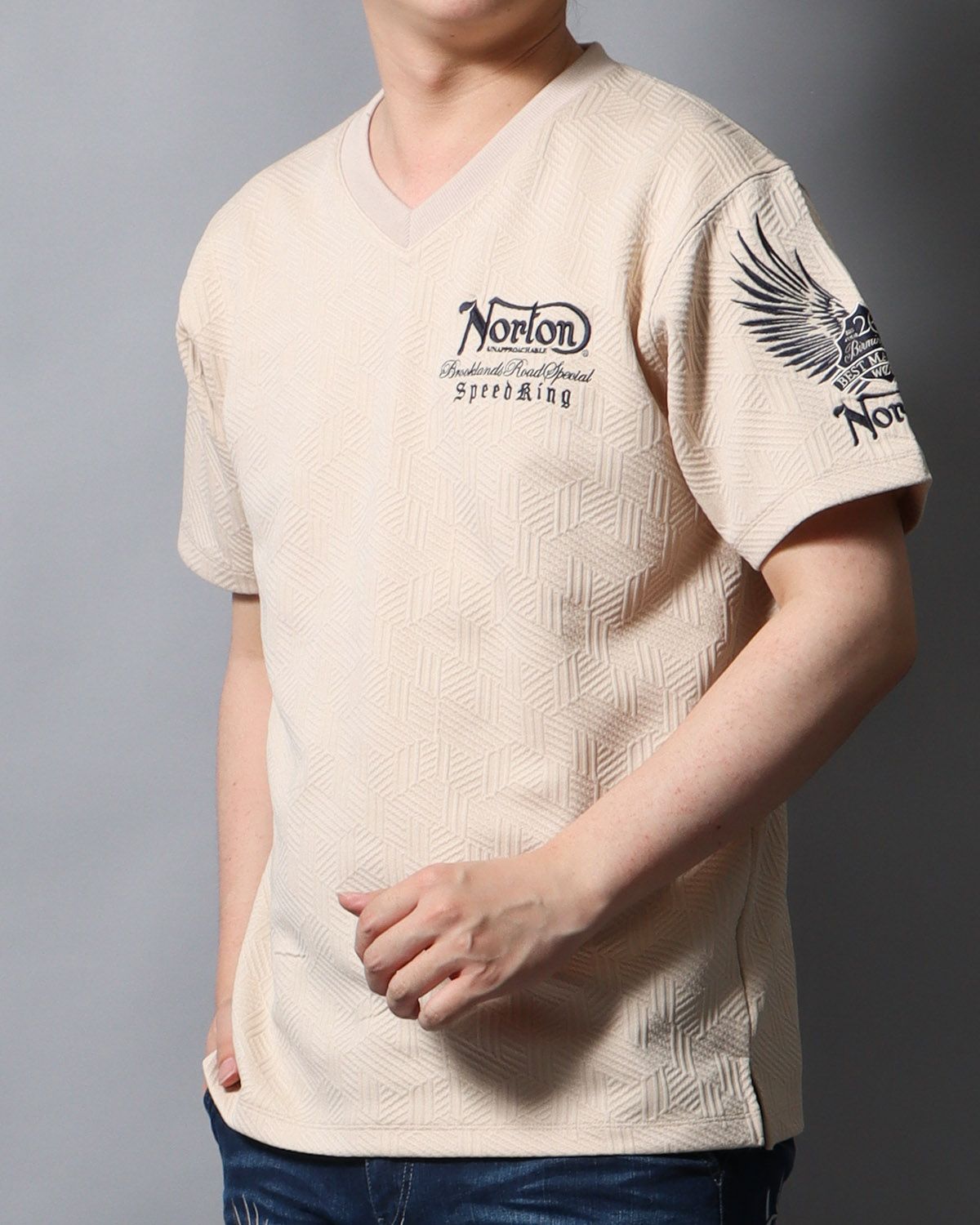 ベージュ：178cm/75kg(Lサイズ着用)