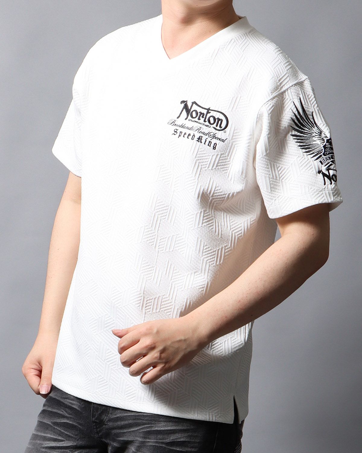 ホワイト：178cm/75kg(Lサイズ着用)