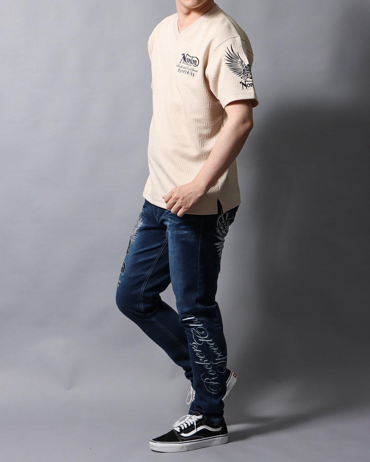 ベージュ：178cm/75kg(Lサイズ着用)