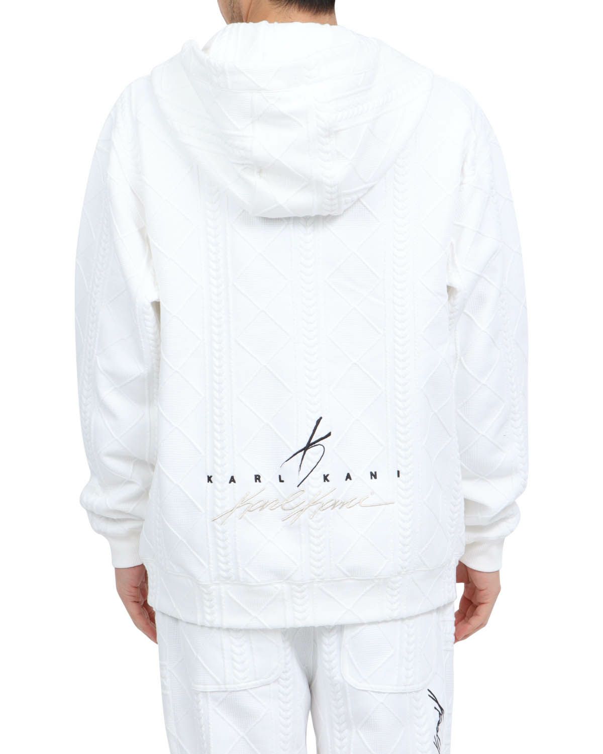 ホワイト：180cm67kg(Lサイズ着用)