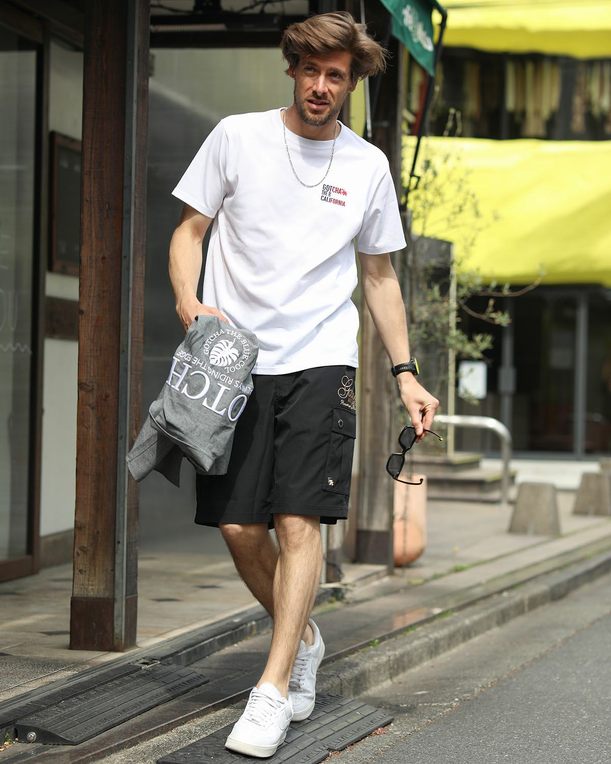 ホワイト：183cm70kg(Lサイズ着用)