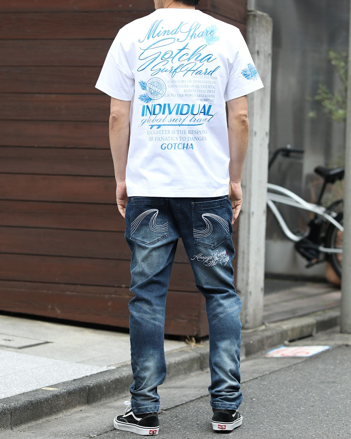 ホワイト：180cm67kg(Lサイズ着用)