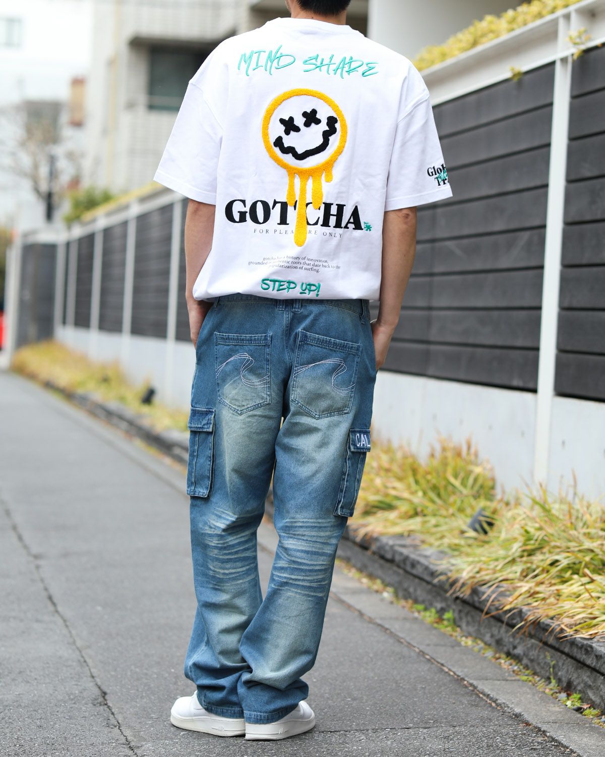 ホワイト：180cm67kg(Lサイズ着用)