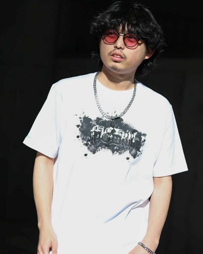 ホワイト:173cm/63kg(Lサイズ着用)